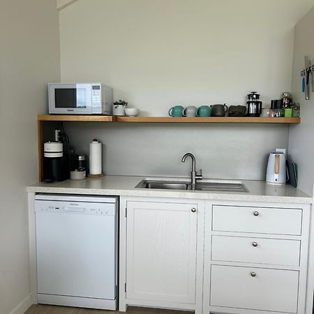 Purangi Waterfront Retreat - 2 Bedroom Cooks Beach ภายนอก รูปภาพ