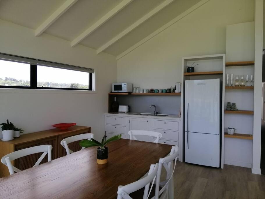 Purangi Waterfront Retreat - 2 Bedroom Cooks Beach ภายนอก รูปภาพ