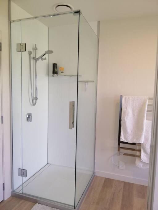 Purangi Waterfront Retreat - 2 Bedroom Cooks Beach ภายนอก รูปภาพ