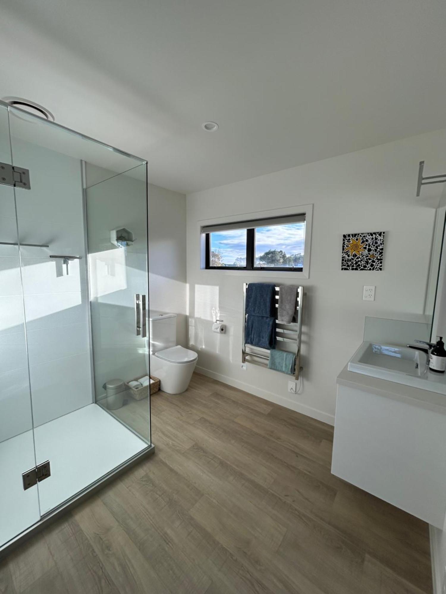 Purangi Waterfront Retreat - 2 Bedroom Cooks Beach ภายนอก รูปภาพ