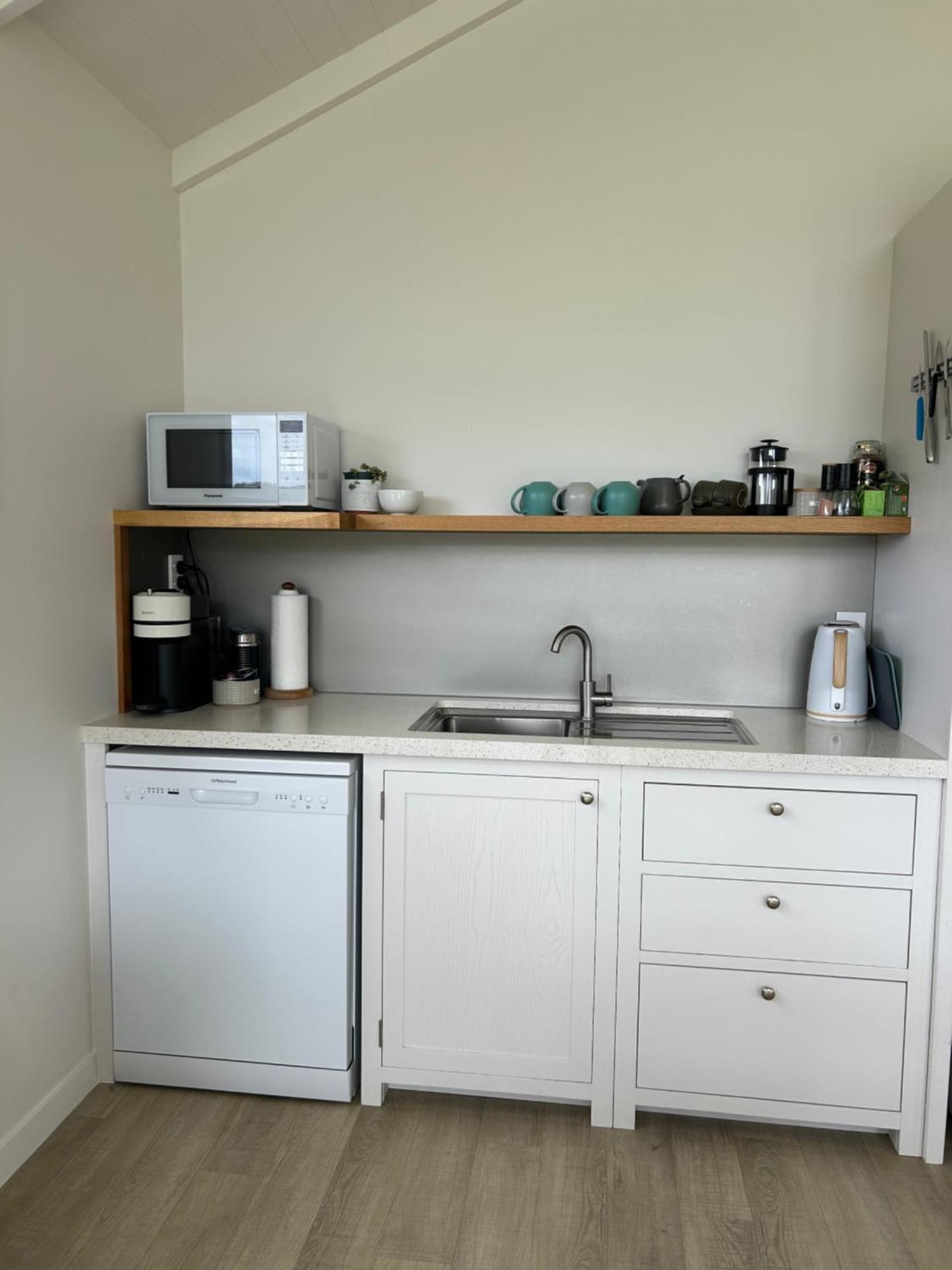 Purangi Waterfront Retreat - 2 Bedroom Cooks Beach ภายนอก รูปภาพ